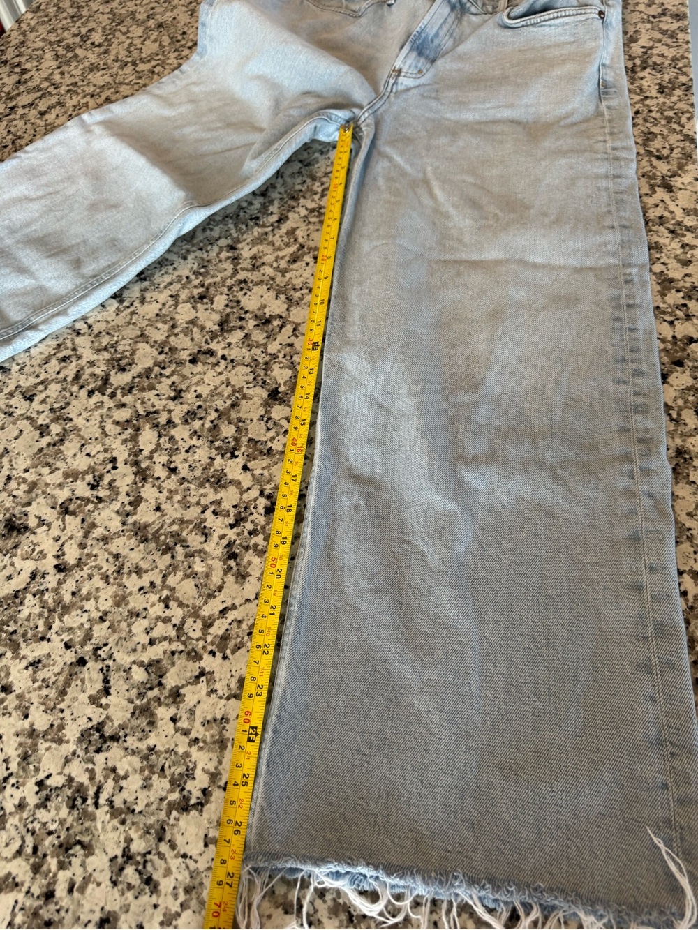 AGOLDE Women’s Size 30 Light Wash Wide Leg Distressed Hem Jeans Frayed Raw Denim - Picture 5 of 8